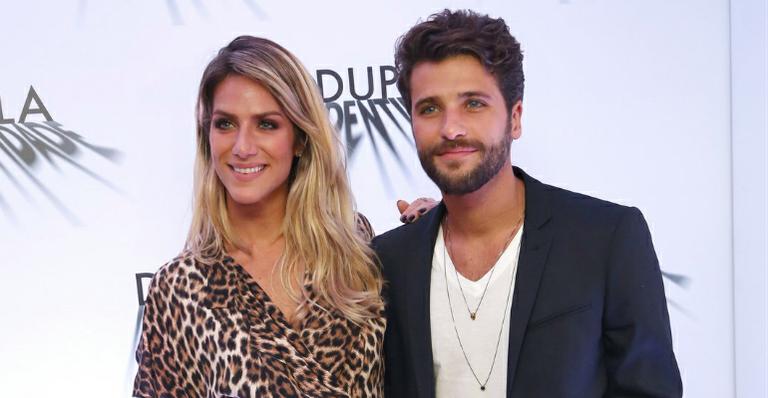 Bruno Gagliasso publica foto sexy com Giovanna Ewbank no mar