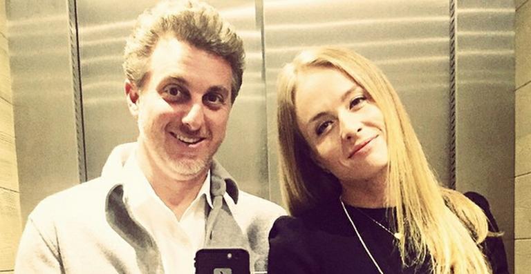 Angélica mostra selfie com o marido, Luciano Huck