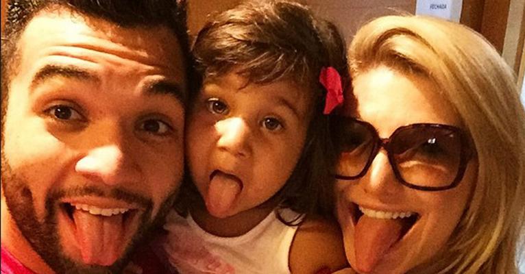 Antonia Fontenelle se diverte com Jonathan Costa e a enteada