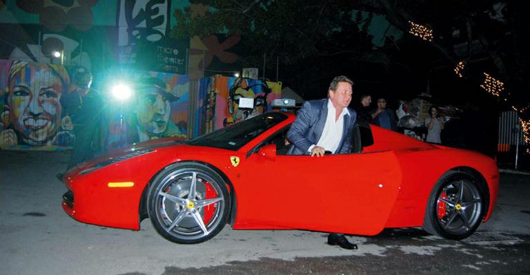 Lindomar Pasqualotto promove festa em Miami