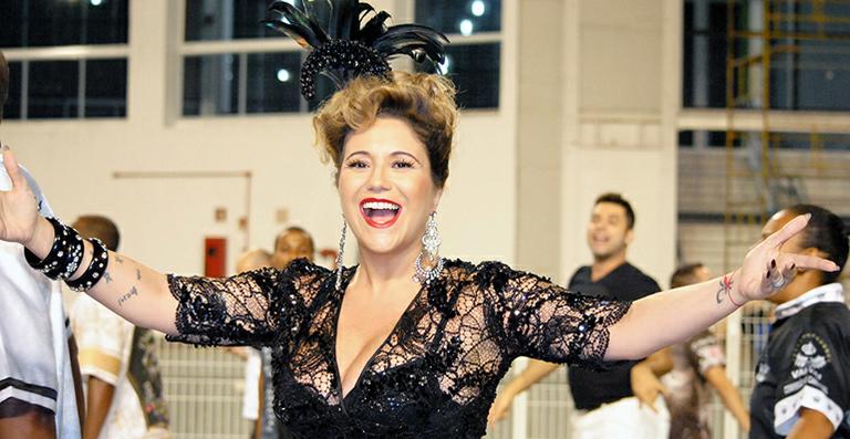 Maria Rita se emociona em ensaio da Vai Vai, que irá homenagear Elis Regina