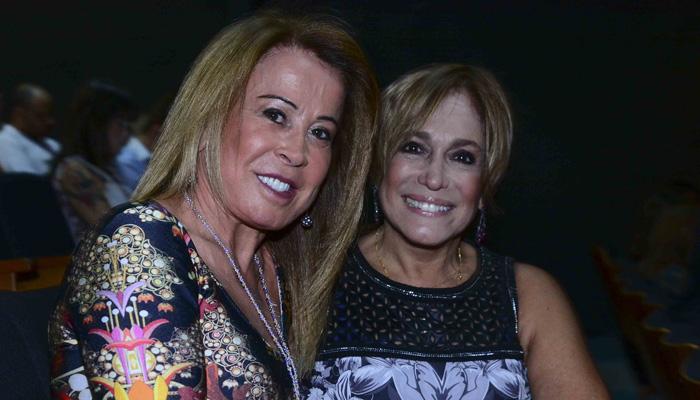 Susana Vieira assiste peça do ex-namorado na companhia de Zilu