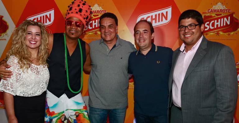 Carlinhos Brown aquece  tambores para a folia