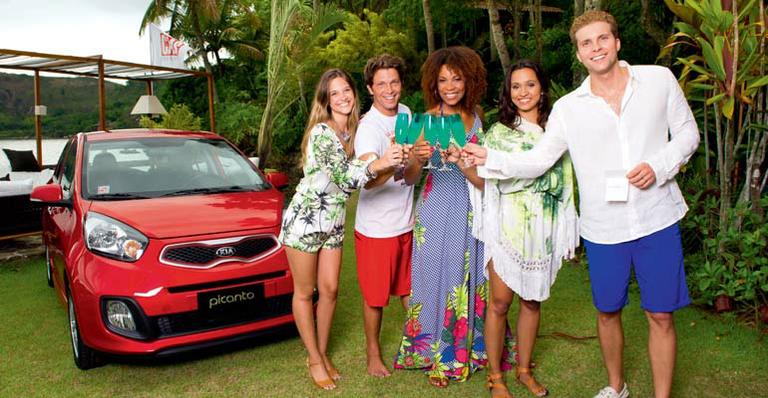 Juliana Paiva realiza o sonho de ter o primeiro carro