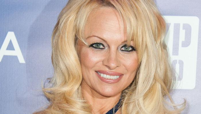 Pela 3ª vez, Pamela Anderson pede o divórcio de Rick Salomon