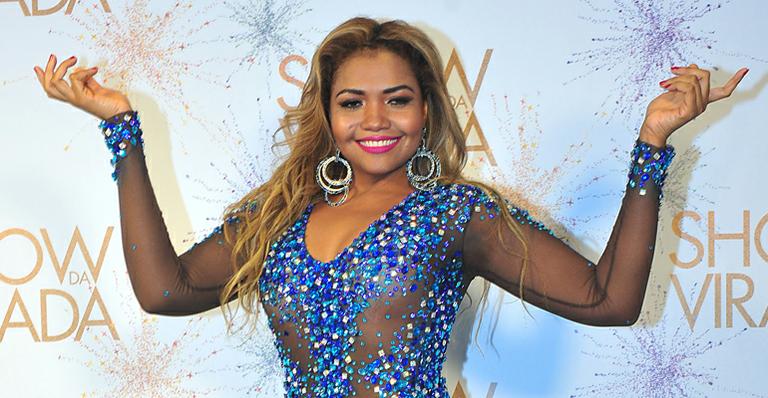 Gaby Amarantos exibe corpão e desabafa: ‘Continuo fora dos padrões porque não sou branca de olho azul’