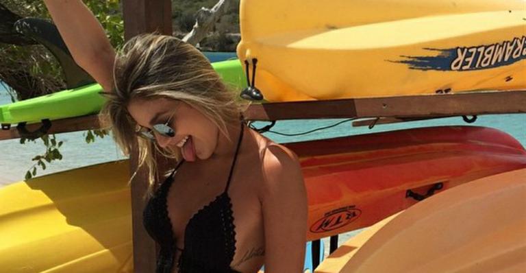 Irmã de Luan Santana, Bruna Santana exibe barriga negativa