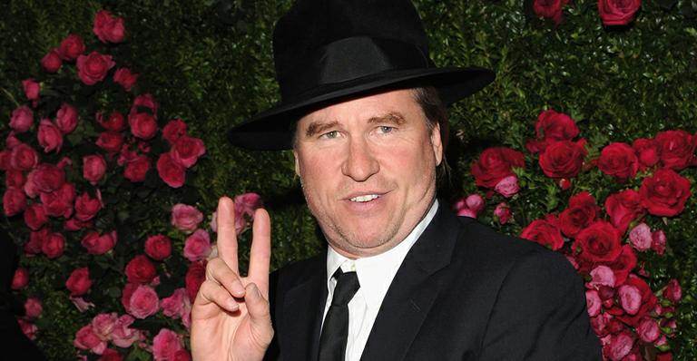 Com tumor na garganta, Val Kilmer é levado às pressas para hospital