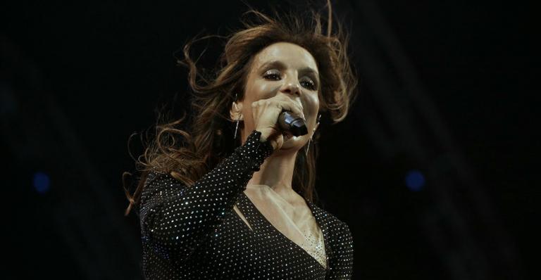 De vestido curtinho, Ivete Sangalo agita o público do Planeta Atlântida