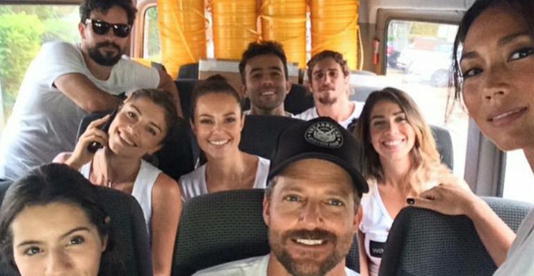 Após fazer sucesso na web, Paolla Oliveira reaparece com Grazi Massafera
