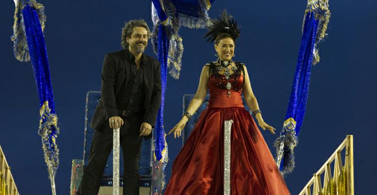 Elenco grava o desfile de carnaval da novela Império na Sapucaí