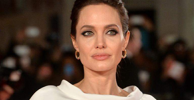 Angelina Jolie diz que ‘ama estar na menopausa’ e afirma: ‘Não quero ser jovem novamente’