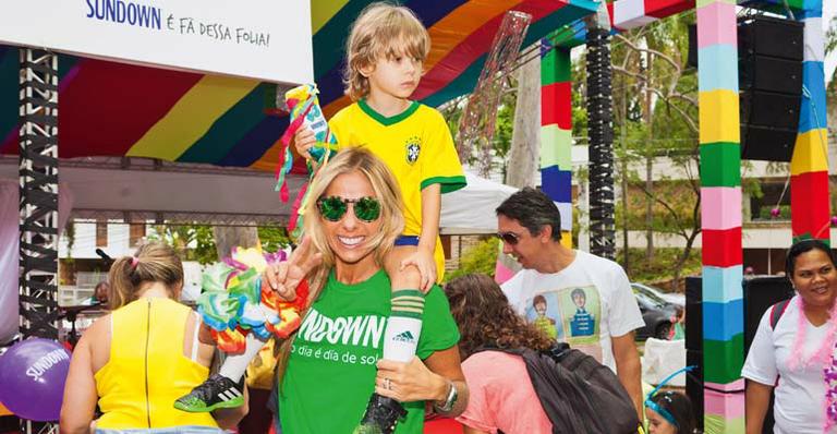 Com seu Vittorio, Adriane  Galisteu vira foliã em SP