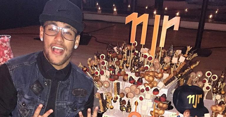 Neymar comemora aniversário em festa com Lionel Messi e amigos