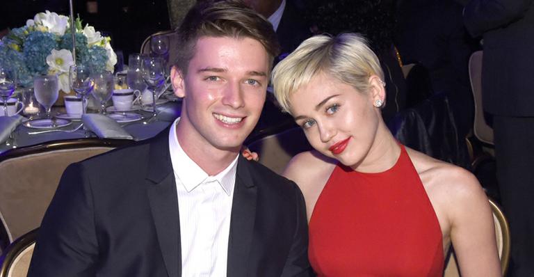 Miley Cyrus e Patrick Schwarzenegger estão dando um tempo no relacionamento de cinco meses