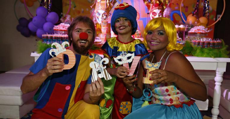 Gaby Amarantos comemora aniversário do filho com festa carnavalesca