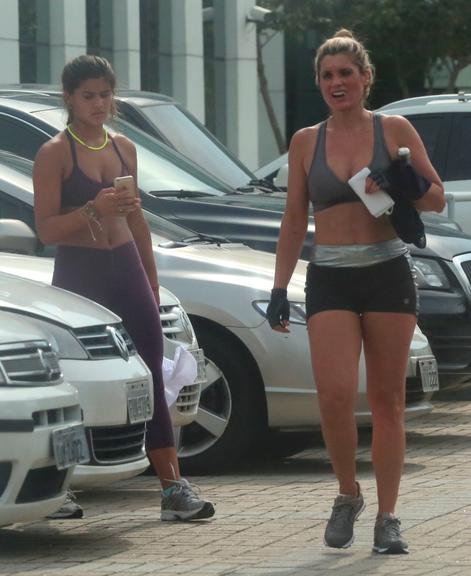Flávia Alessandra e a filha malham juntas em academia no Rio