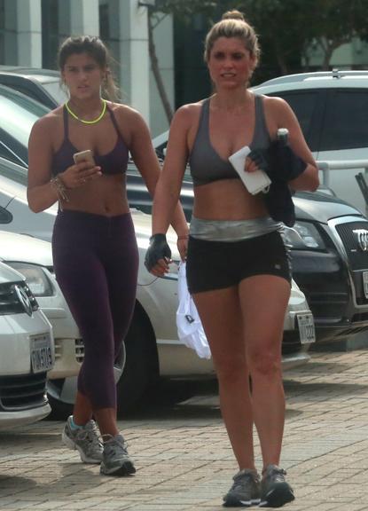 Flávia Alessandra e a filha malham juntas em academia no Rio