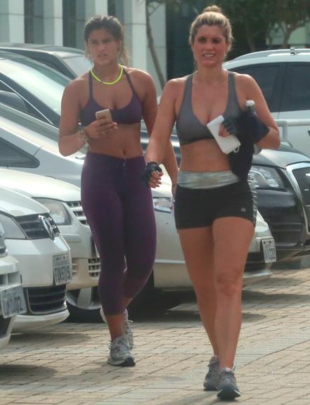 Flávia Alessandra e a filha malham juntas em academia no Rio