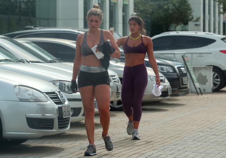 Flávia Alessandra e a filha malham juntas em academia no Rio