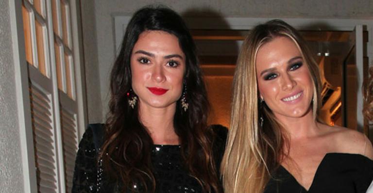 Thaila Ayala e Fiorella Mattheis mostram boa forma em foto de biquíni