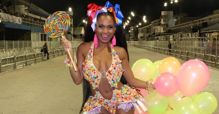 Eleita a Melhor Rainha de Bateria de SP, Valeska Reis fala de seu preparo para o Carnaval