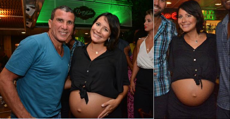 Juliana Knust mostra o barrigão em evento no Rio