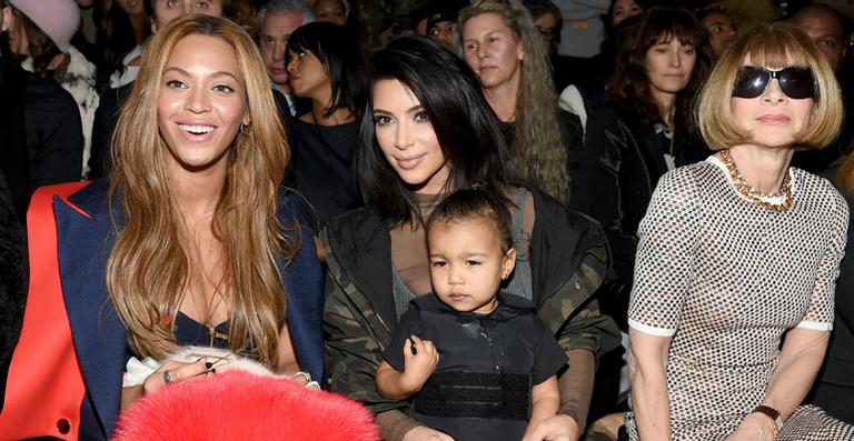 Beyoncé, Kim Kardashian e Anna Wintour assistem ao desfile de Kanye West