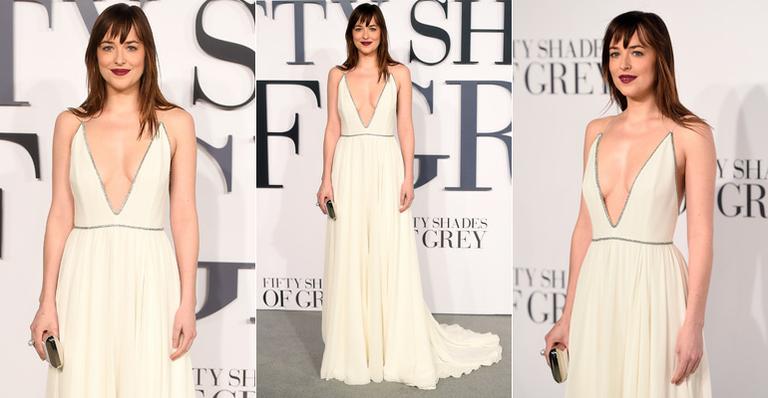 Com decote profundo, Dakota Johnson esbanja sensualidade na estreia de ’50 Tons de Cinza’