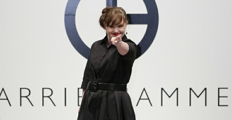 Veja fotos de Jamie Brewer, a primeira mulher com síndrome de down desfilando na NY Fashion Week