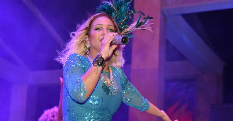 Ops! Valesca Popozuda sensualiza e mostra demais no Carnaval de Salvador
