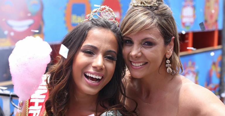 Carla Perez canta com Anitta no Bloco Algodão Doce