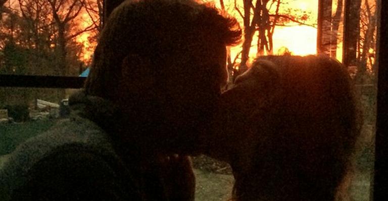 Gisele Bündchen mostra foto romântica com Tom Brady