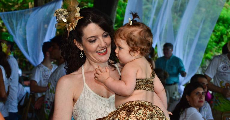 Fofa! Filha de Larissa Maciel, Milena, se veste de Pedrita no Carnaval