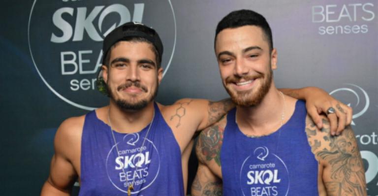 Caio Castro e Felipe Titto encantam camarote em Salvador