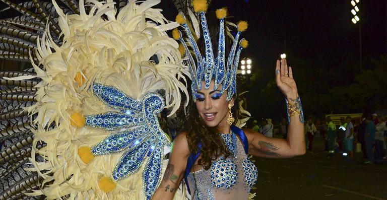 Jaque Khury mostra estrias no bumbum: ‘Juro que não ligo’