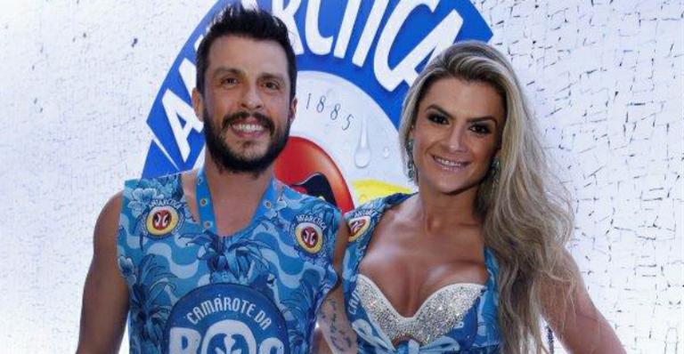 Seis meses após dar à luz, Mirella Santos exibe barriga impressionante na Sapucaí