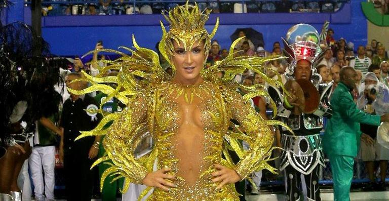Após apuração, Claudia Leitte fala da Mocidade e diz que volta em 2016