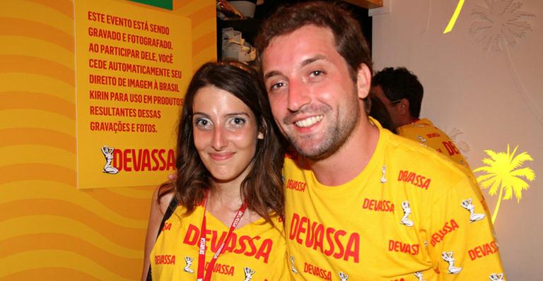 Gregório Duvivier parabeniza a ex, Clarice Falcão