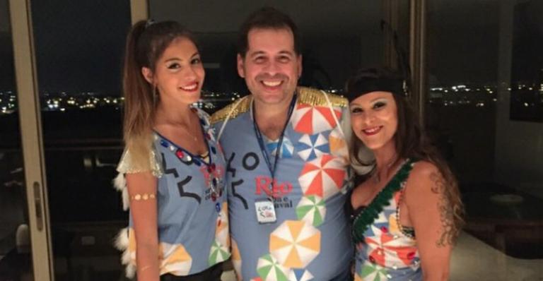 Com 30kg a menos, Leandro Hassum curte folia com a mulher e a filha
