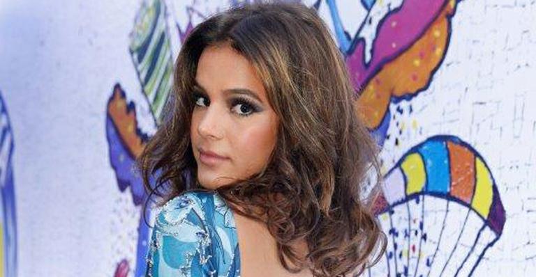 Bruna Marquezine brinca na neve em Nova York