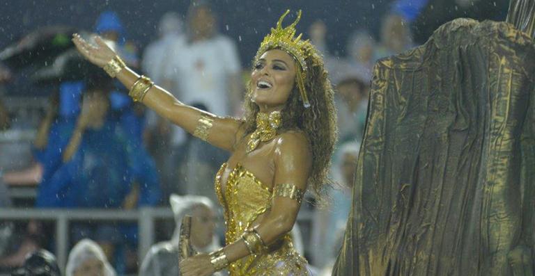 Juliana Paes incentiva a escola Viradouro após ida ao grupo de acesso
