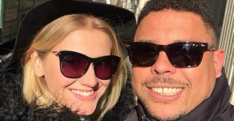 Celina Locks, nova namorada de Ronaldo, se declara para o ex-jogador: ‘Te amo’