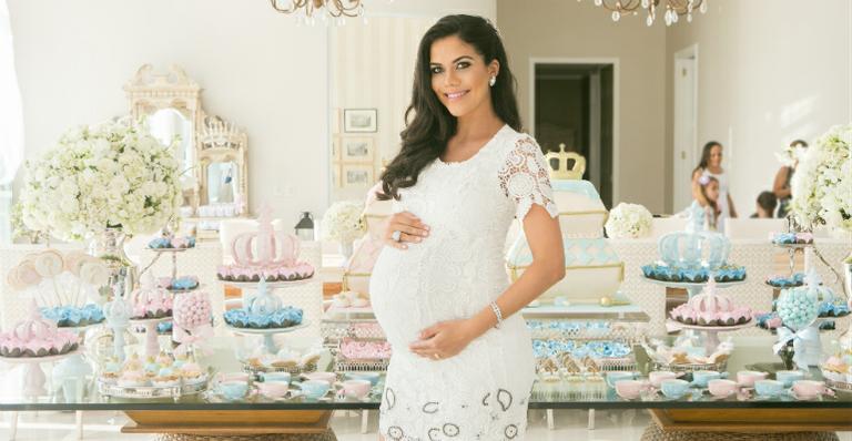 Daniela Albuquerque festeja chá de bebê de seu herdeiro ao lado das amigas
