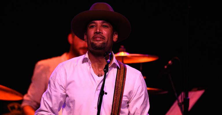 Ben Harper se casa com a advogada Jaclyn Matflus