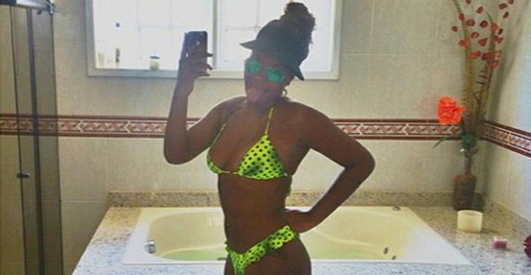 Ludmilla publica foto de biquíni e ganha elogios