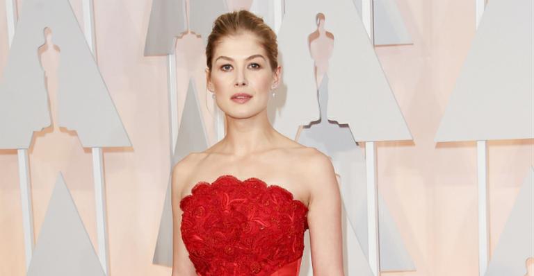 Rosamund Pike, de ‘Garota Exemplar’, conta o segredo da sua dieta e treino