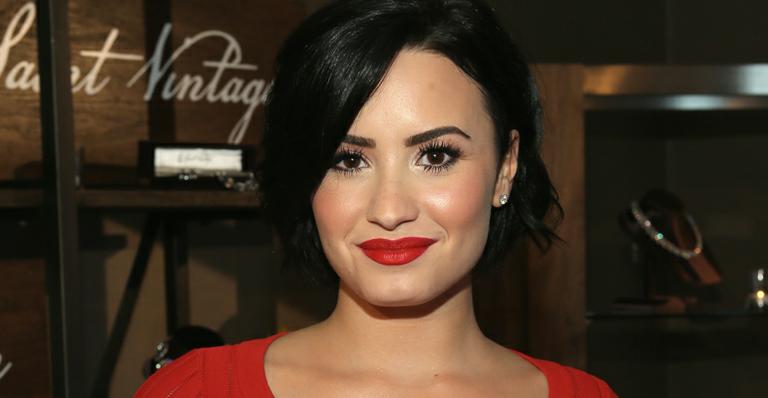 Demi Lovato diz que Jennifer Lopez é um exemplo em sua vida