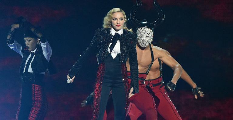 Madonna leva tombo em musical no Brit Awards