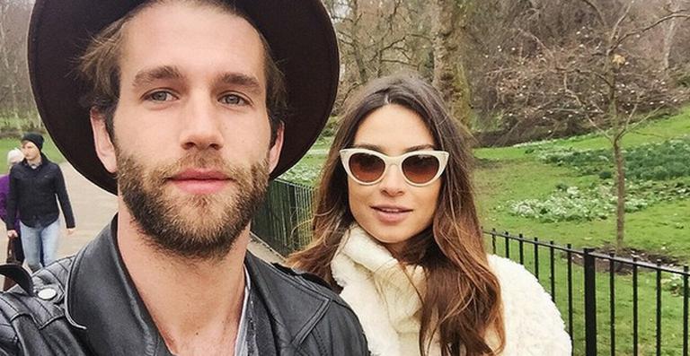 Thaila Ayala passeia por Londres com o modelo alemão Andre Hamann